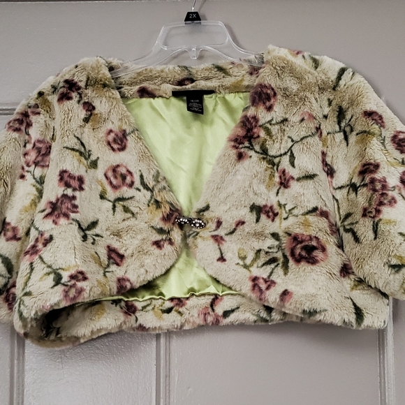 Faux Fur Shrug - Picture 1 of 4